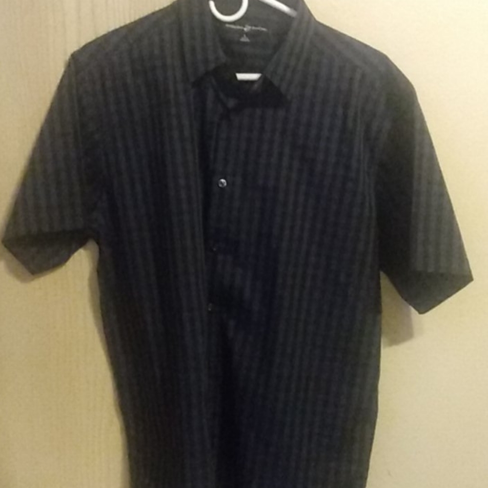 Short sleeve dress shirt